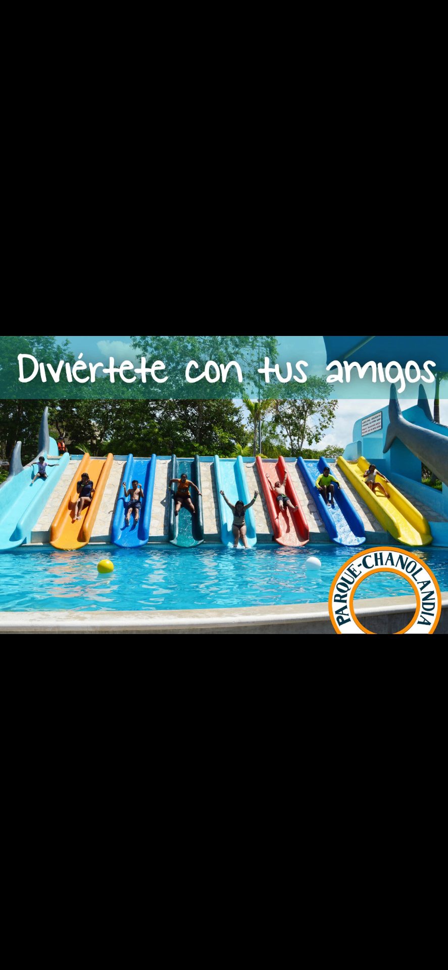 Toboganes multicolores con amigos